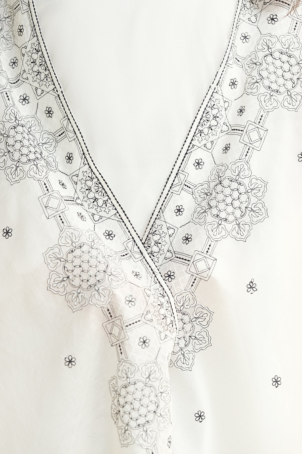 Embroidered Dupatta - E1601